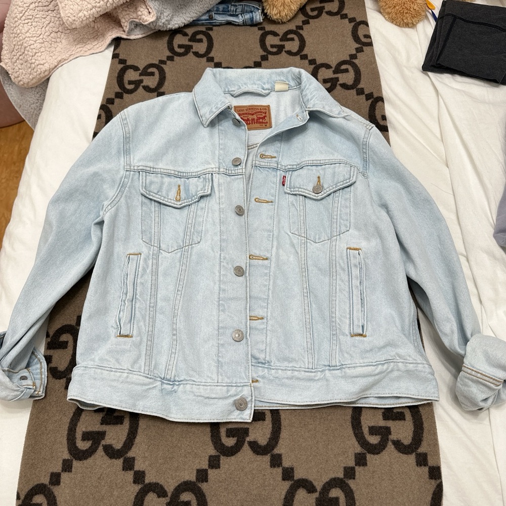 Levi's Women's Ex-Boyfriend Trucker Jacket Size Medium!